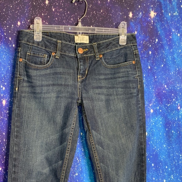 Aeropostale- Bayla Skinny 1/2 Short Jeans - Picture 2 of 8